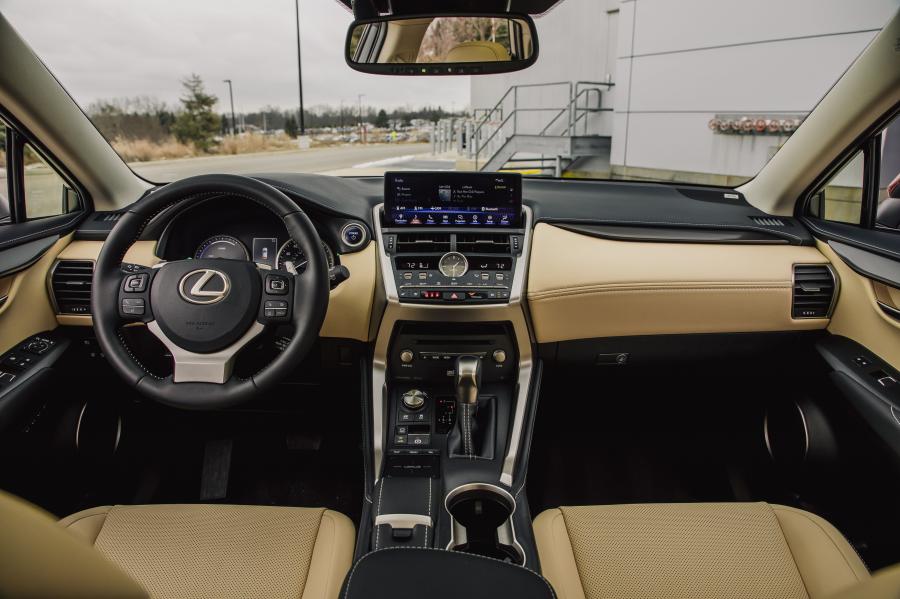 Торпедо Lexus NX300h 2017 года  (NA) (фото 15 из 15)